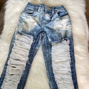 Distressed Ripped Levi Jeans size 7 little girls super cute.